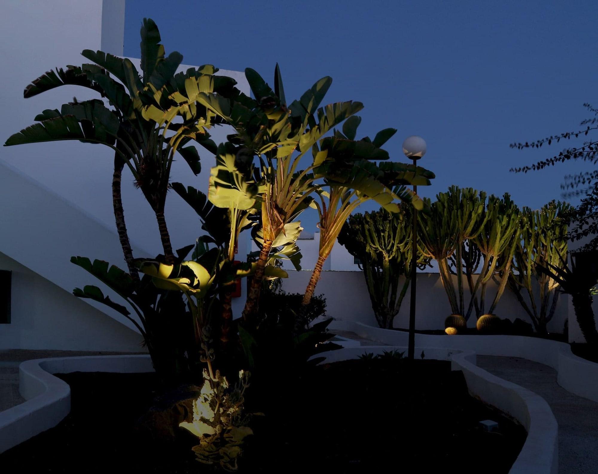 Apartamentos El Guarapo Costa Teguise Luaran gambar