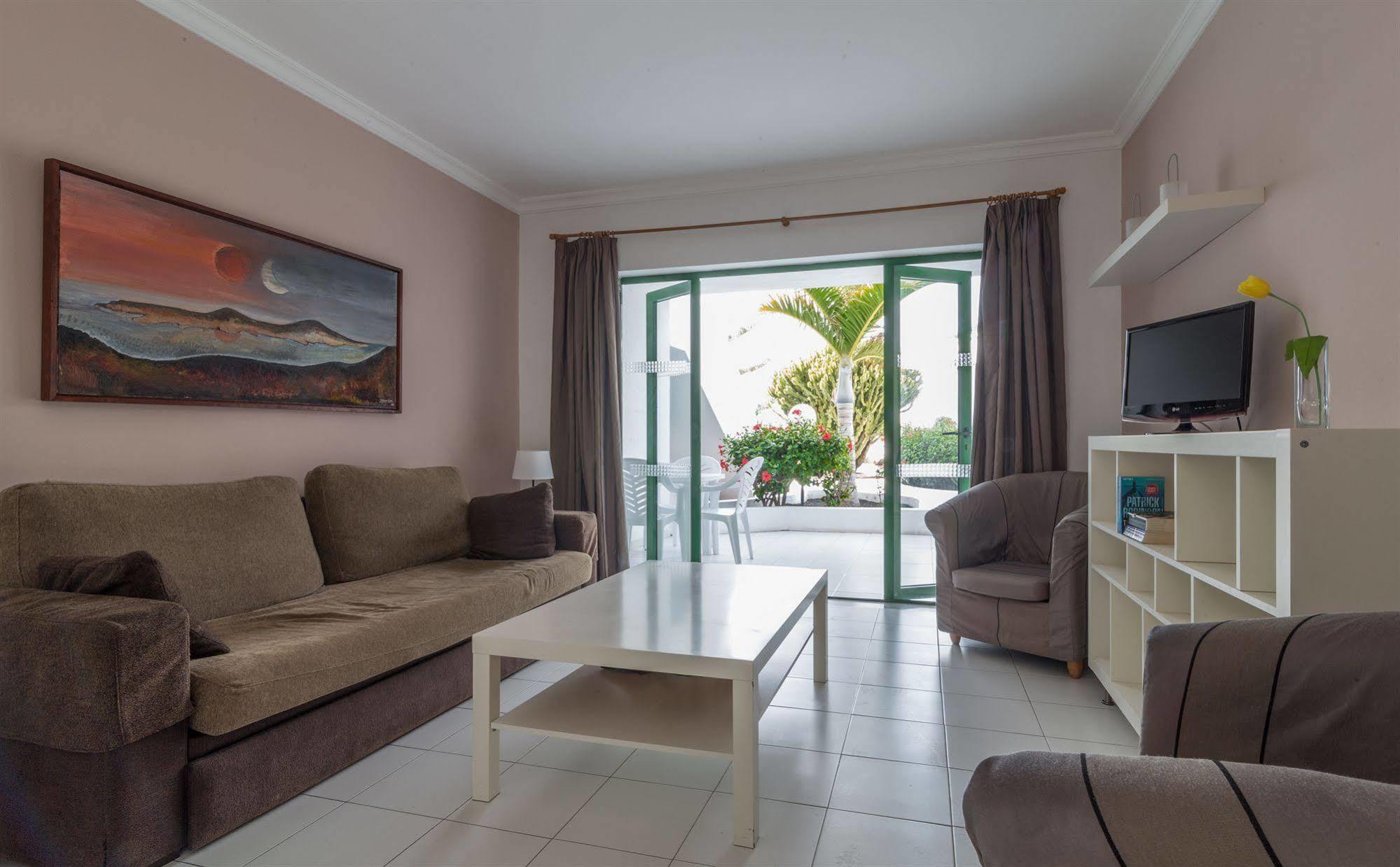 Apartamentos El Guarapo Costa Teguise Luaran gambar
